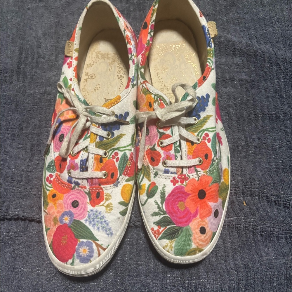 Vibrant Red and Pink Sneakers for Effortless Style size 42.5